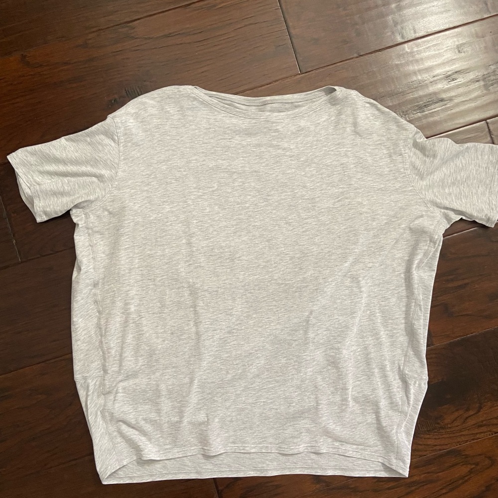 Lululemon Casual Gray T-Shirt